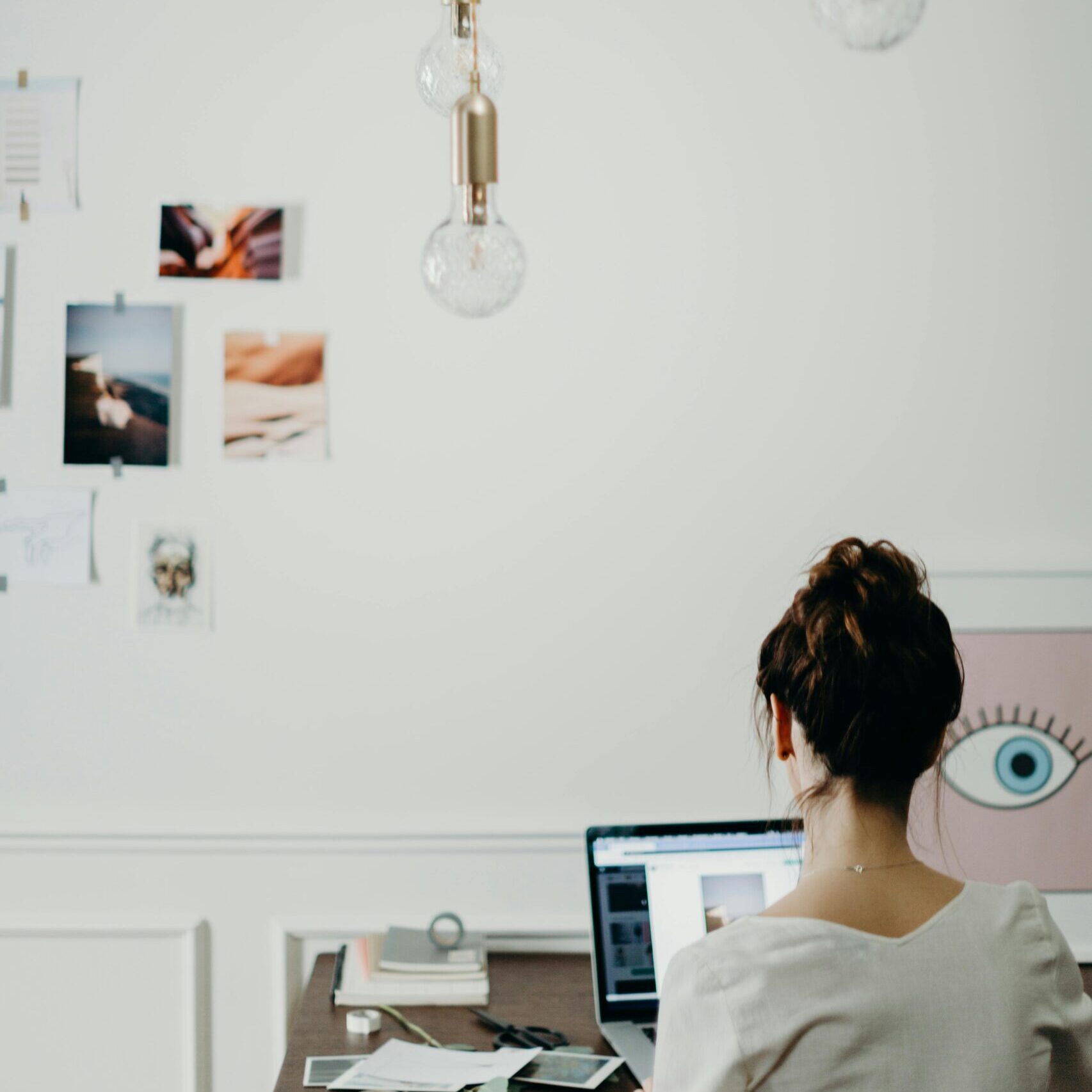 woman in home office, preview image for blog 27. I run an HBB in Germany and am here under SOFA, what does opting for “unbeschränkte Steuerpflicht” mean for me?